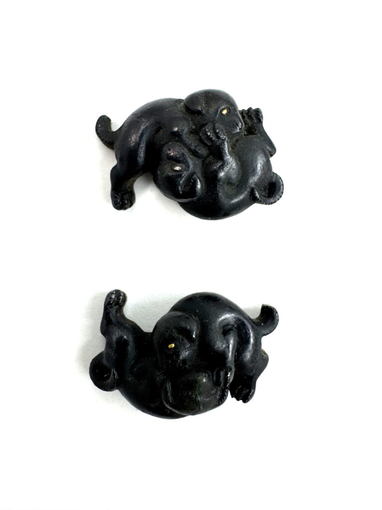 咬合狗児図目貫