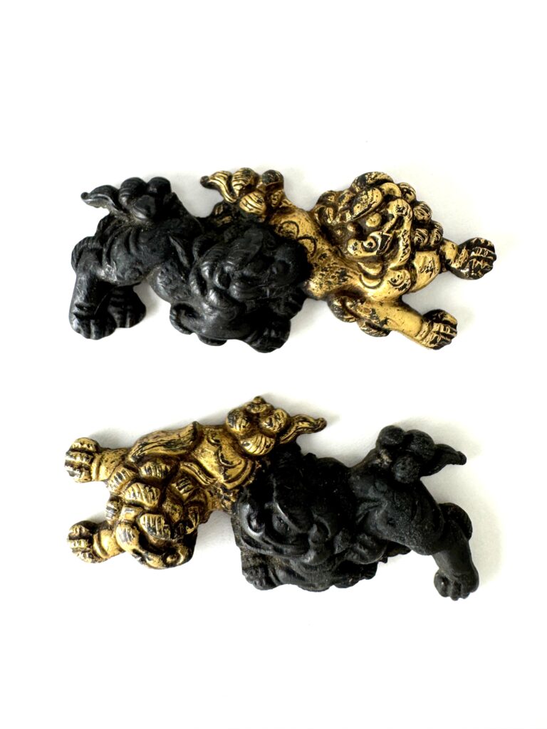 二疋獅子図目貫