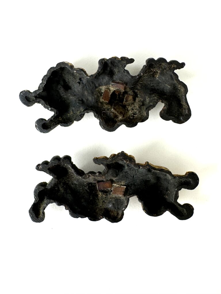 二疋獅子図目貫