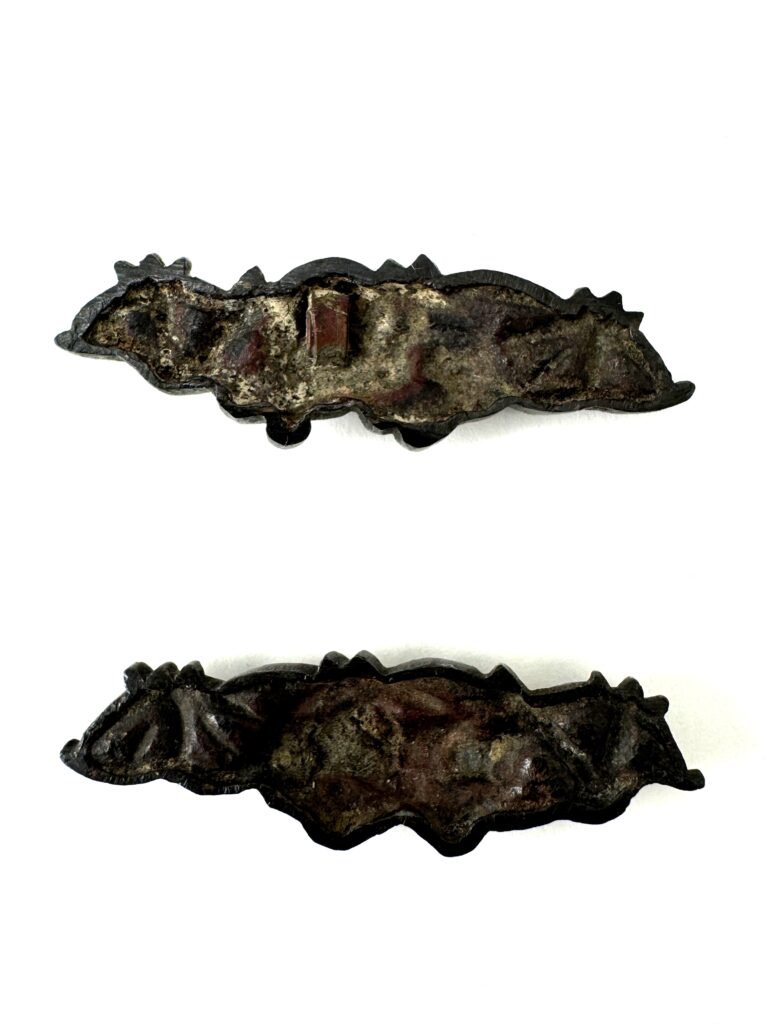 竹虎図目貫