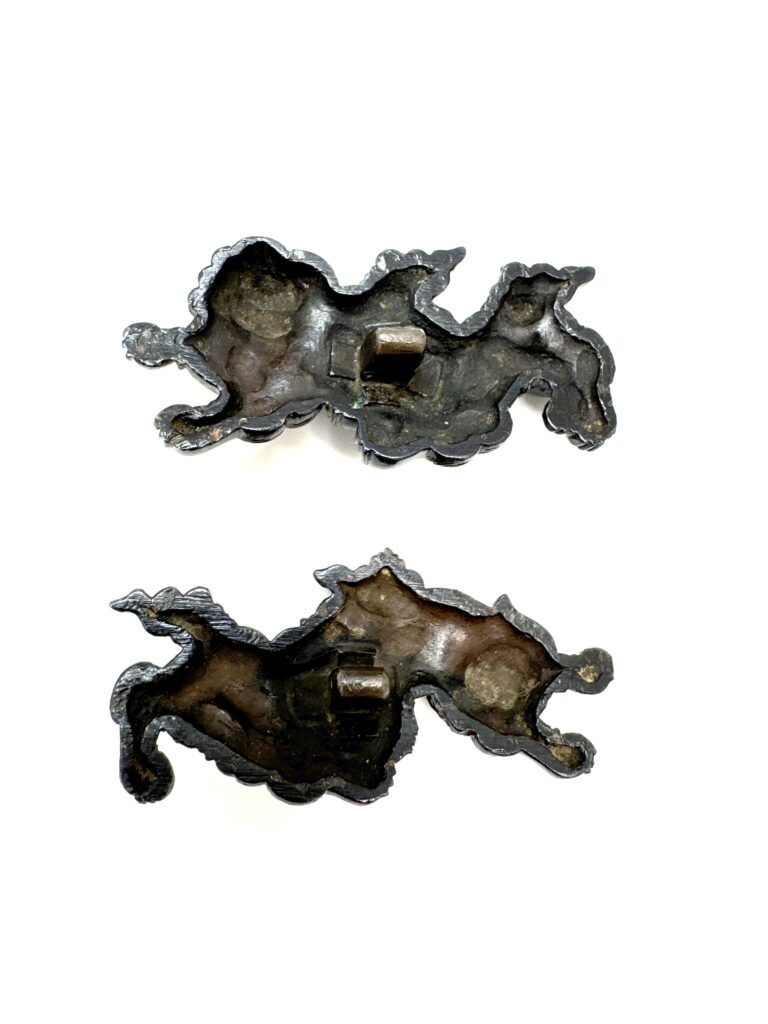 二疋獅子図目貫